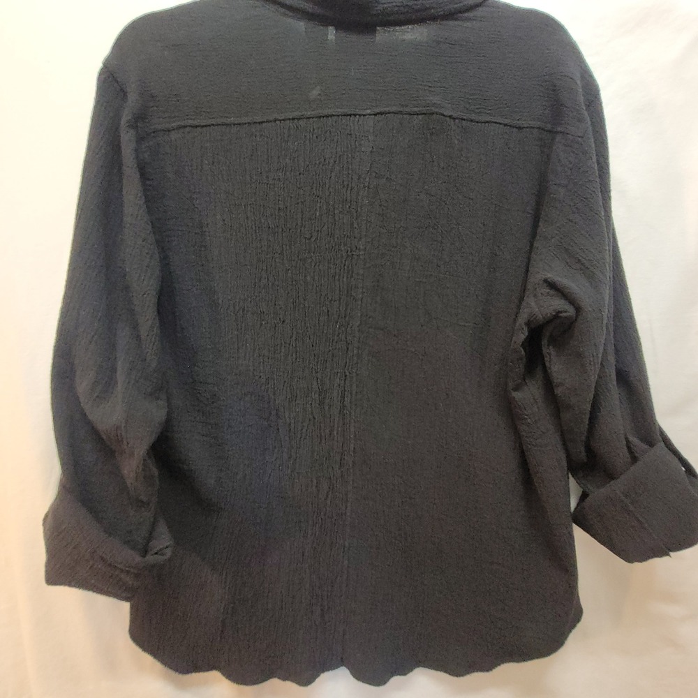 Chico's Black Crinkle Gauze Cotton Button Down Roll Tab Shirt Size 2 Large - Picture 3 of 10